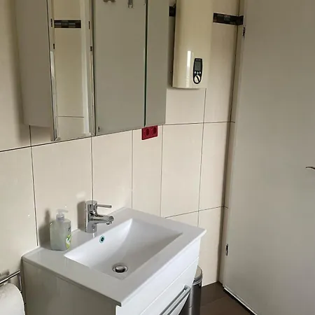 Ferienwohnung Bornheim شقة